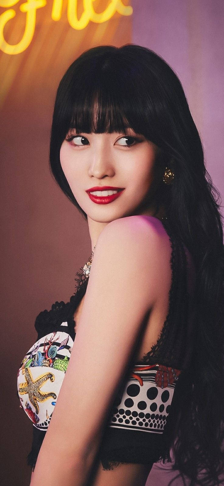 Smiling Hirai Momo Wallpaper