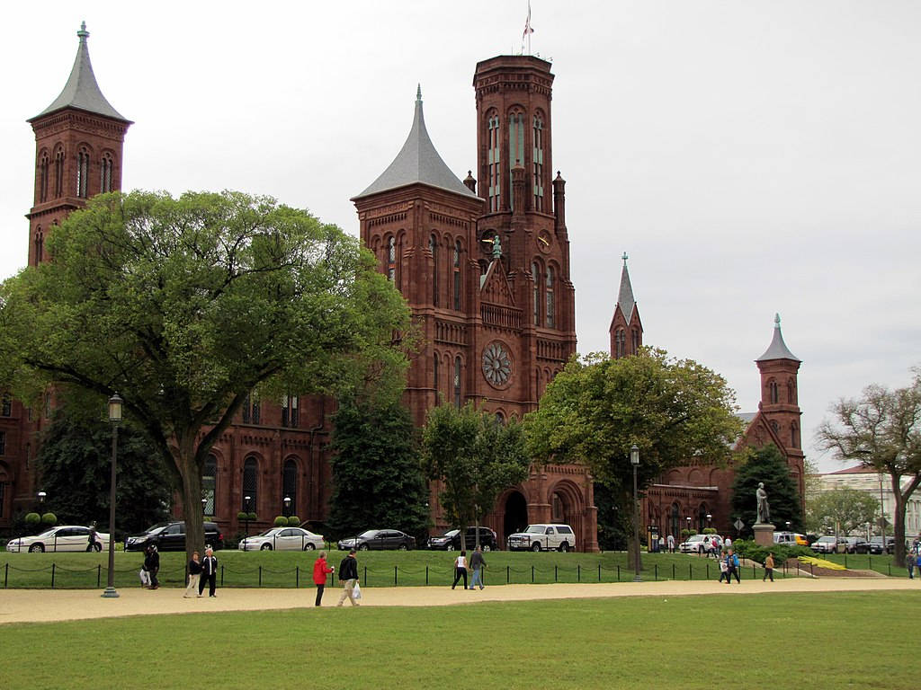 Smithsonian Castle Side Angle Wallpaper