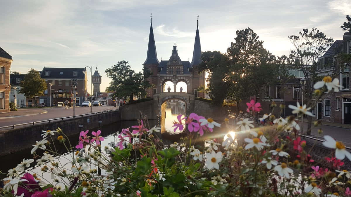 Sneek Waterpoort Dusk View Wallpaper