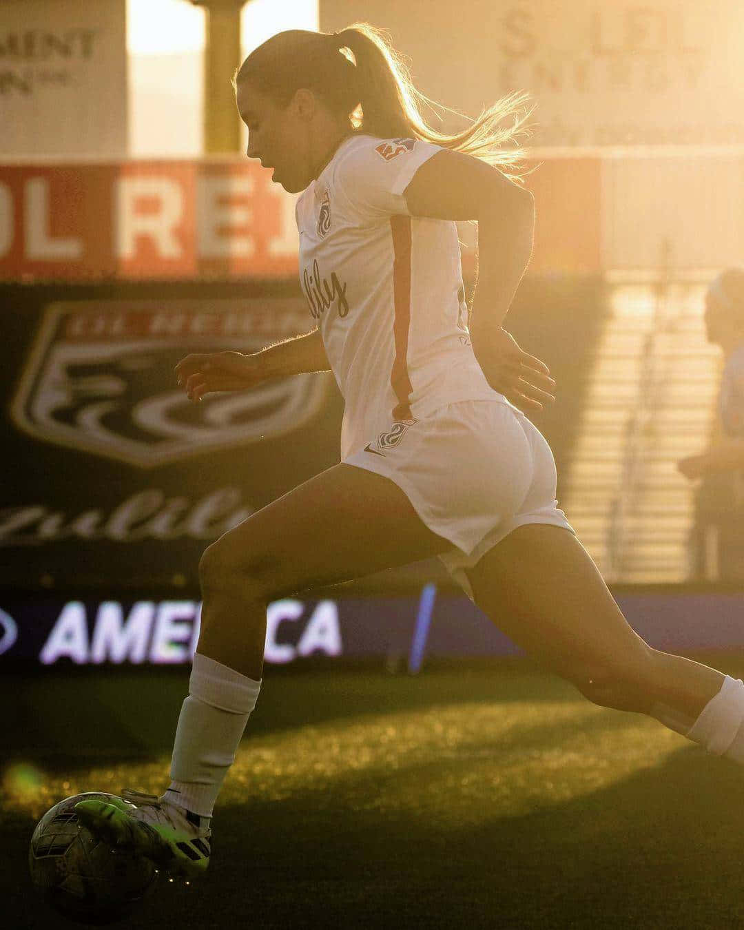 Sofia Huerta In Stellar Action During The Soccer Match Wallpaper