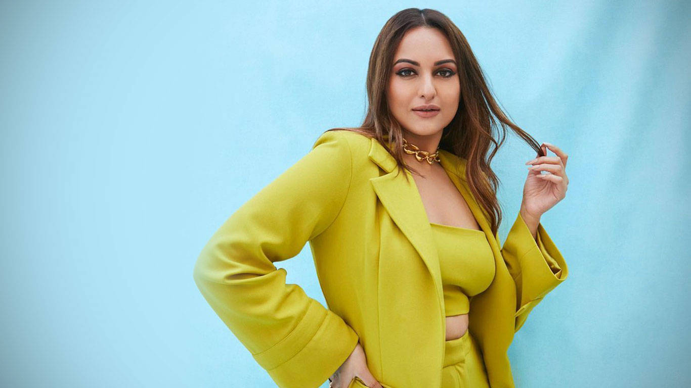 Sonakshi Sinha Apple Green Outfit Wallpaper