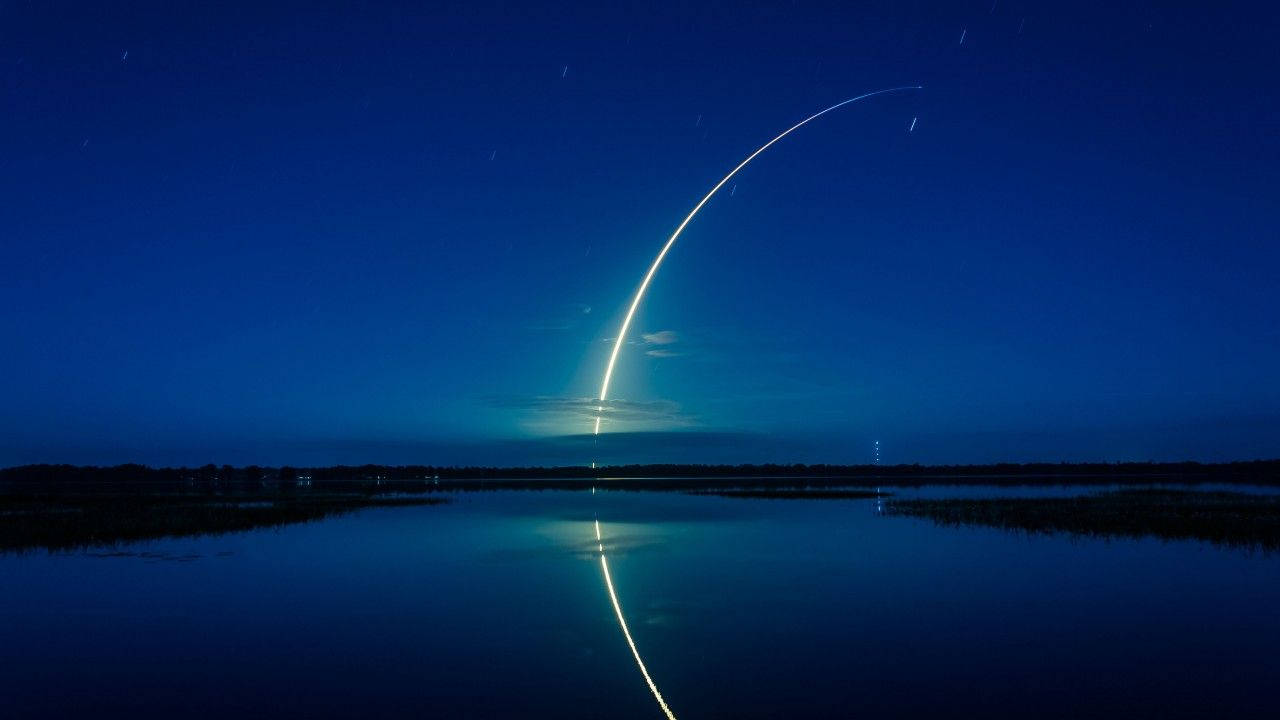 Spacex Falcon 9 Long Exposure Wallpaper