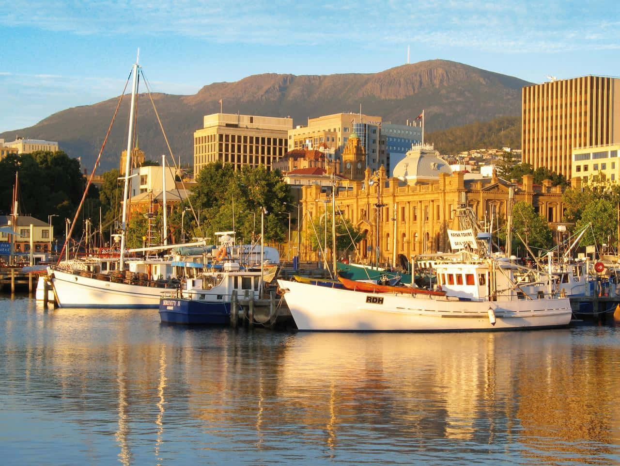 Spectacular Views Of Mount Wellington, Hobart, Australia. Wallpaper