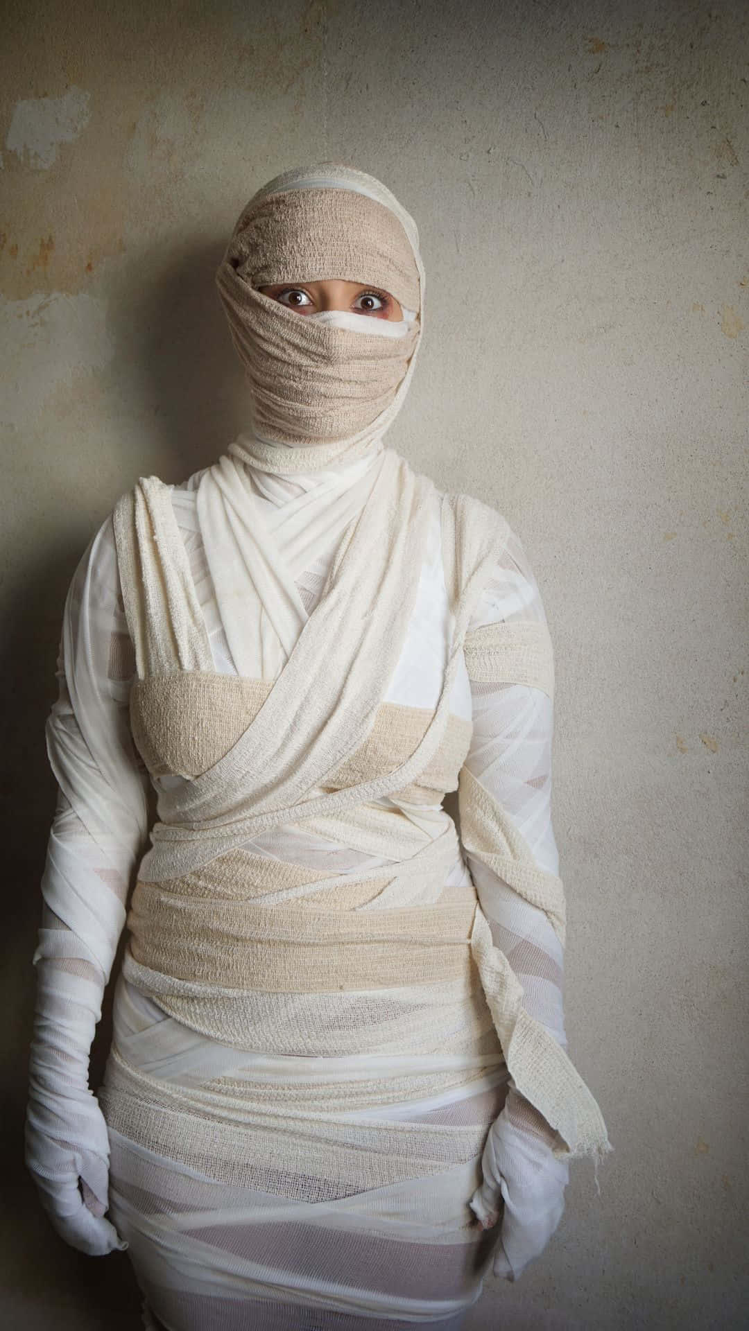 Spice Up Your Party With Stylish And Spooky Mummy Costumes. Wallpaper