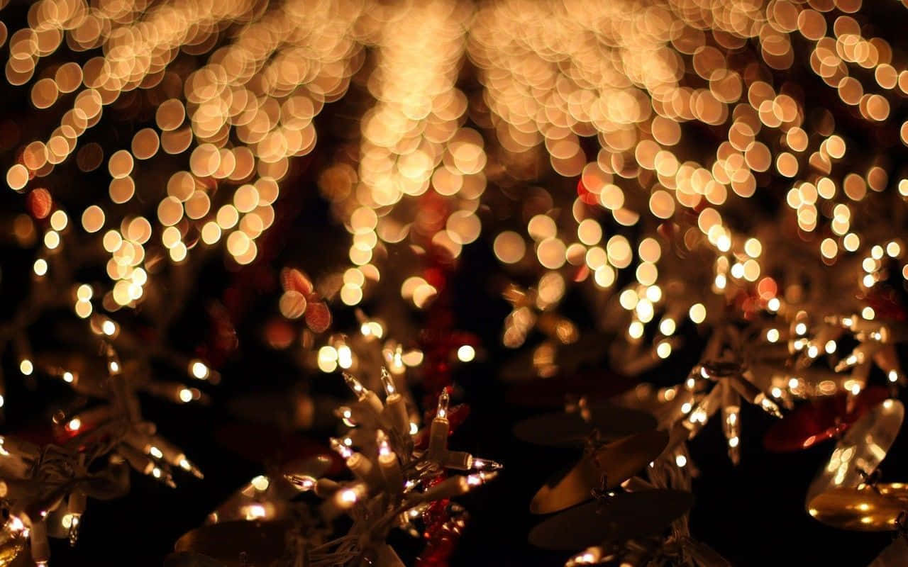 Spread Holiday Cheer To Your Loved Ones With This Beautiful Christmas Lights Display! Wallpaper