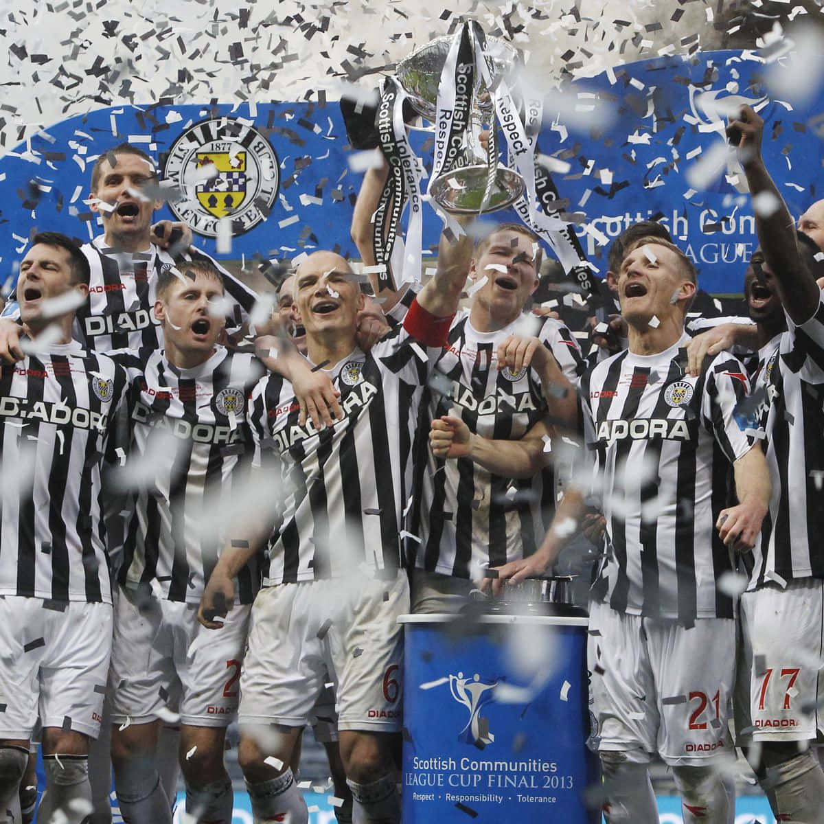 St Mirren League Cup Celebration2013 Wallpaper