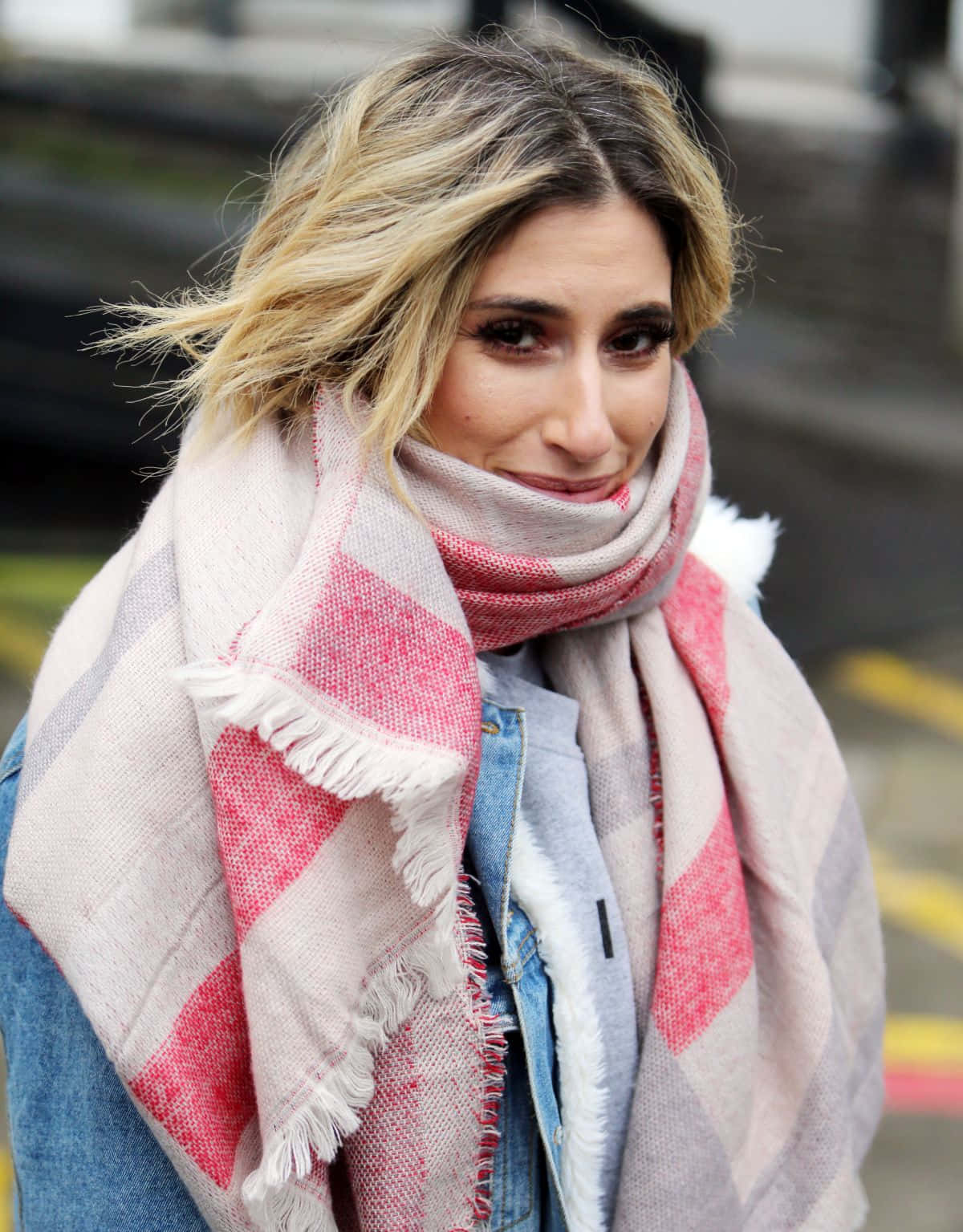 Stacey Solomon Winter Style Wallpaper