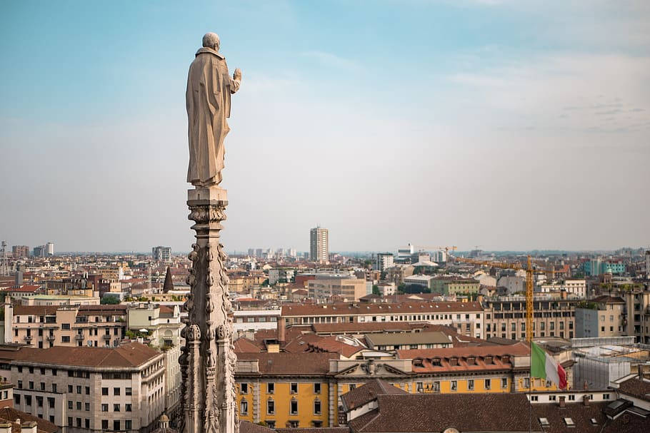 Statue Of Duomo Cathedral, Milan Wallpaper