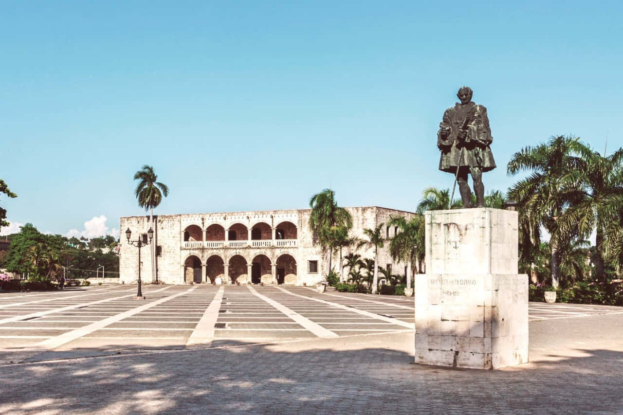 Statue Outside The Alcazar De Colon Wallpaper