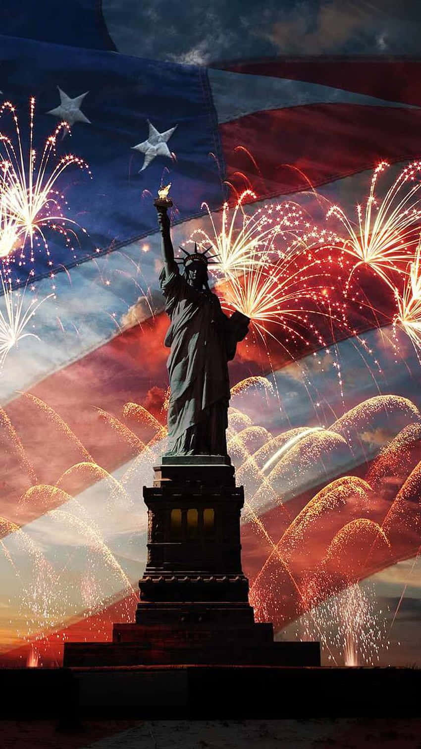 Statueof Liberty Fireworks4th July Celebration Wallpaper