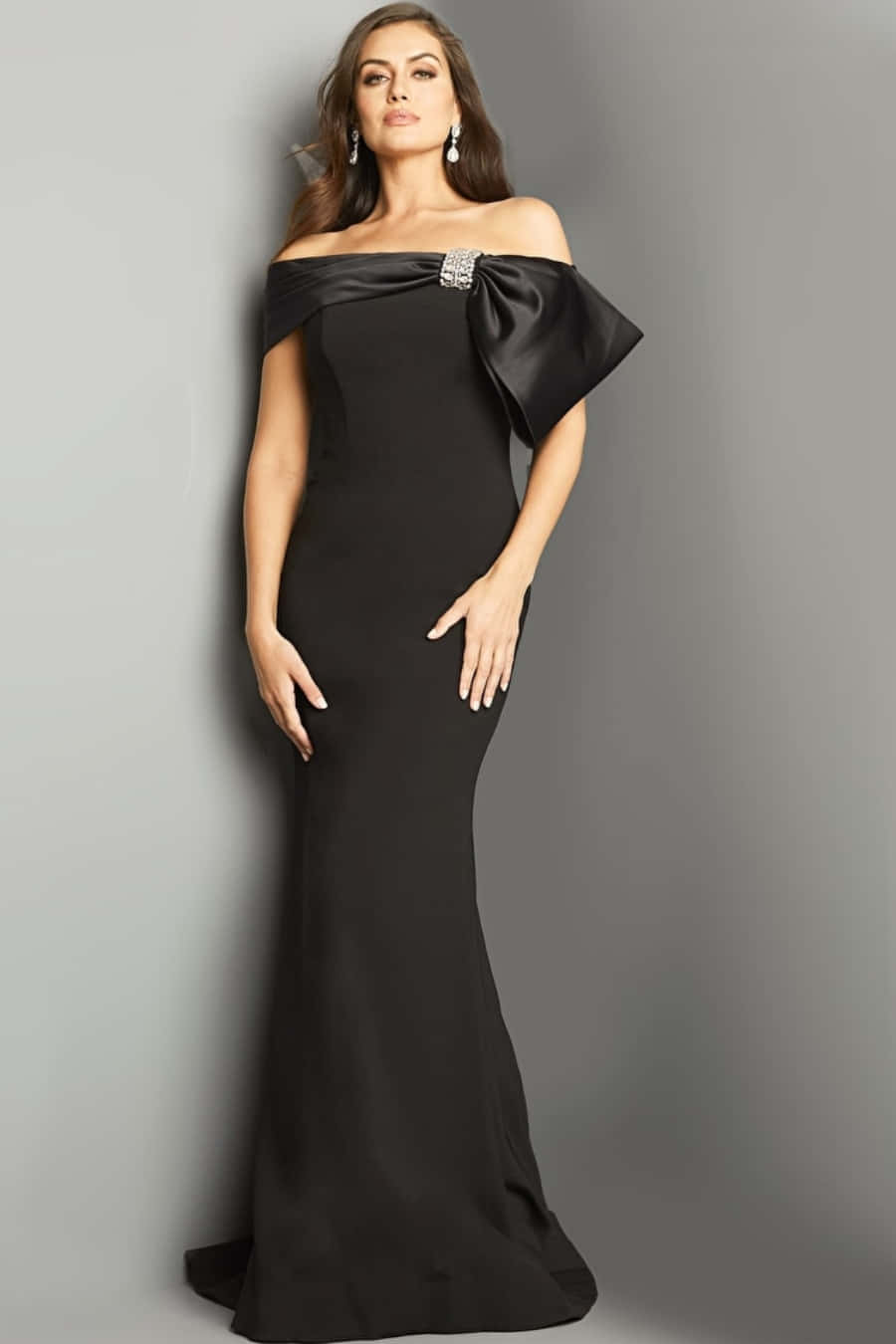 Steal The Show In A Timelessly Elegant Black Tie Dress Wallpaper