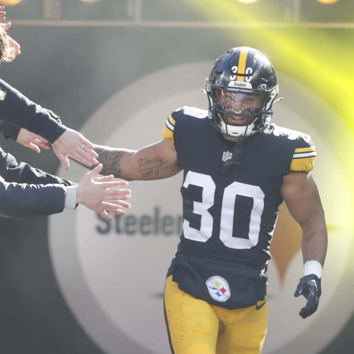 Steelers Player High Five Celebration Wallpaper