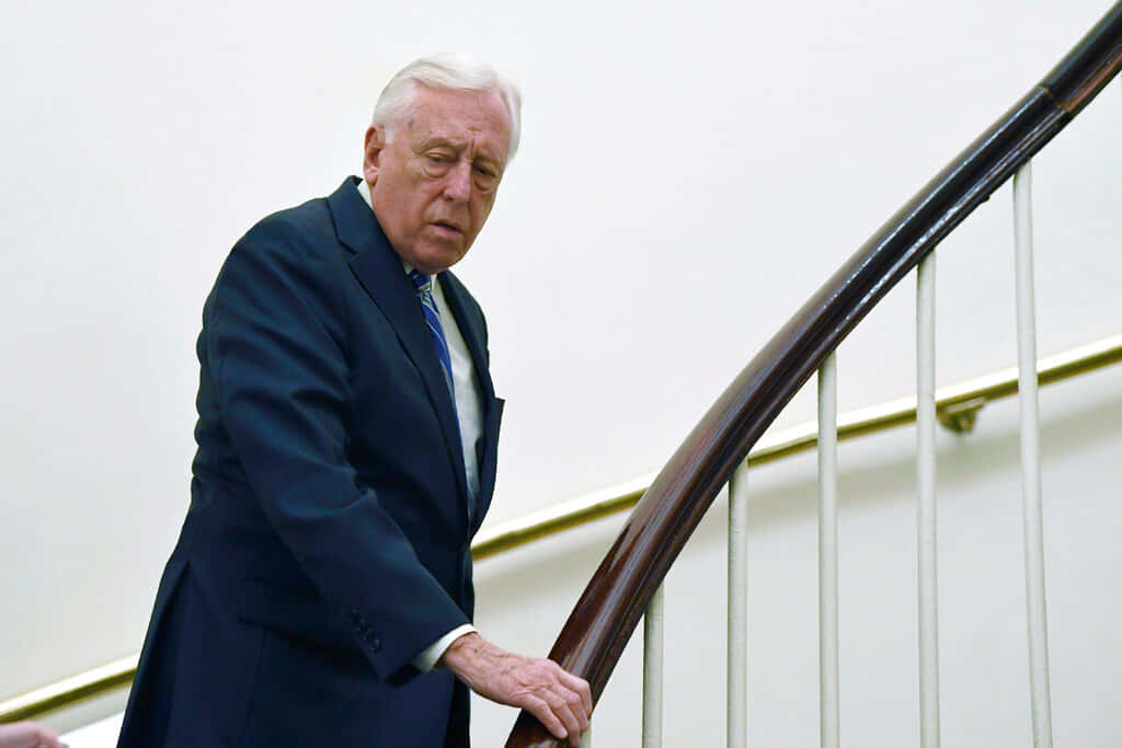 Steny Hoyer Climbing Stairs Wallpaper