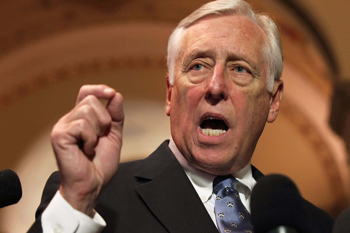 Steny Hoyer Delivering An Important Speech Wallpaper