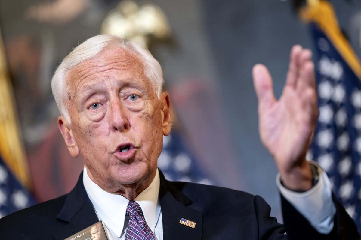 Steny Hoyer Raising Hand While Talking Wallpaper