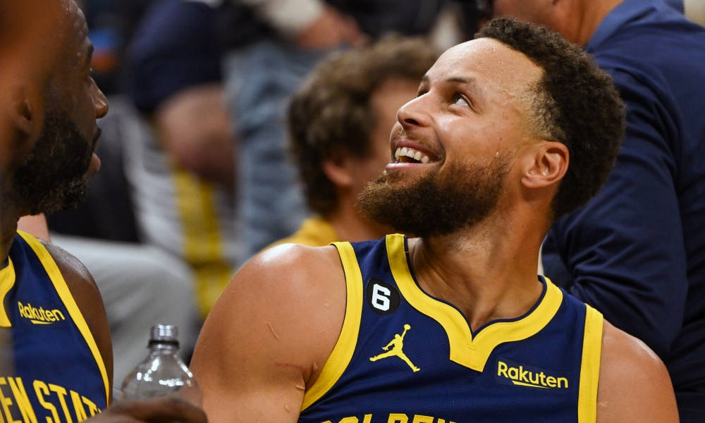 Steph Curry Smiling While Looking Up Wallpaper