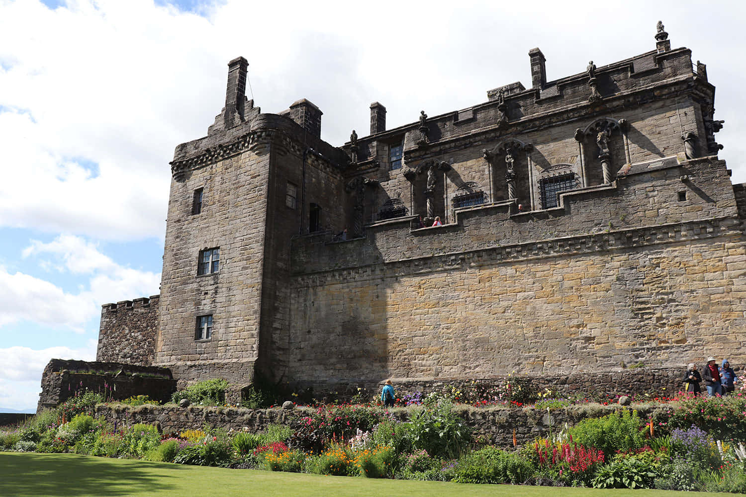 Sterling Castle Garden Wallpaper