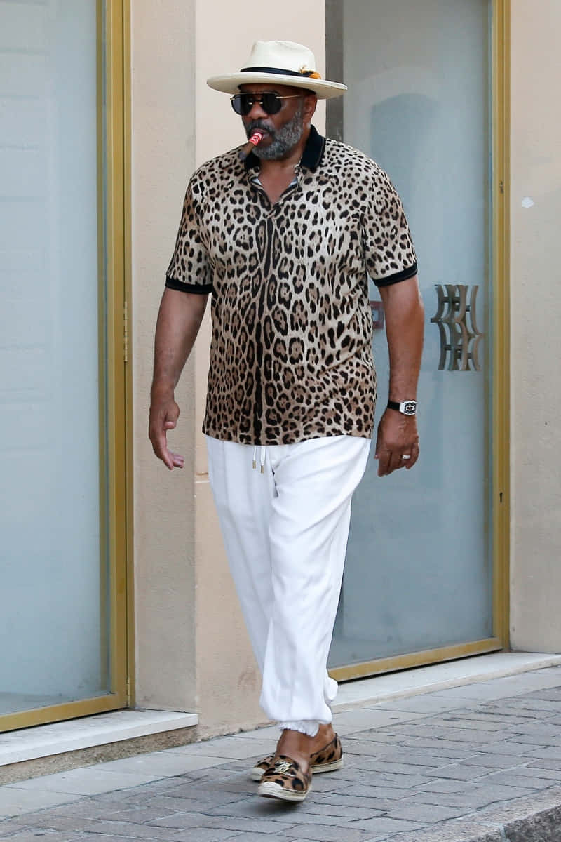 Steve Harvey In A Leopard Print Shirt Wallpaper