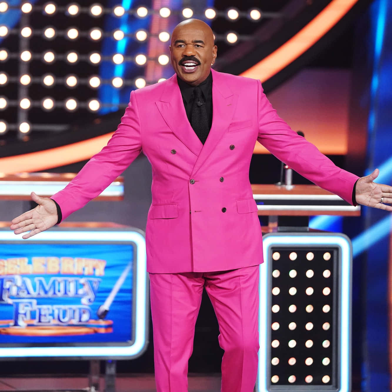 Steve Harvey In Hot Pink Formalwear Wallpaper