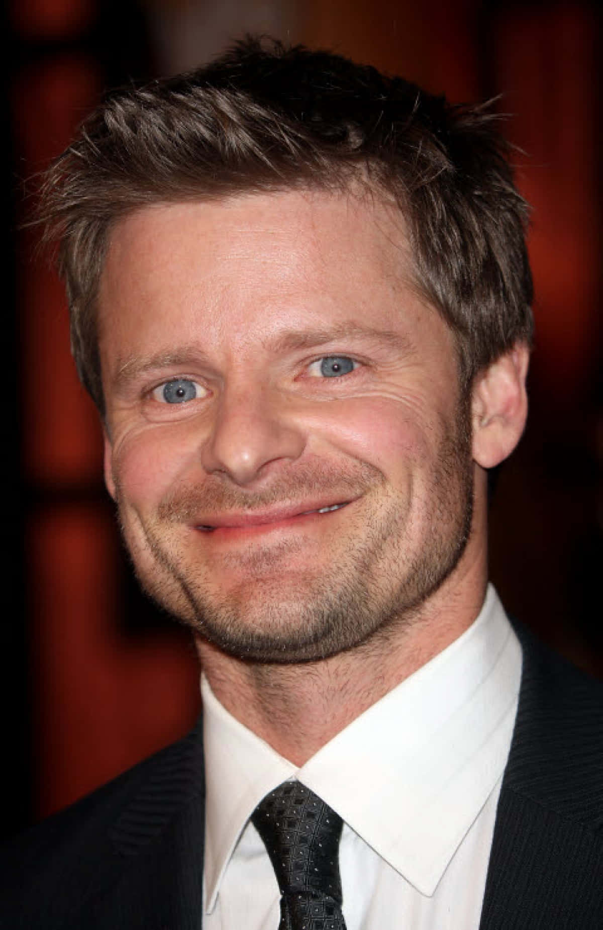 Steve Zahn In A Relaxed Pose Wallpaper