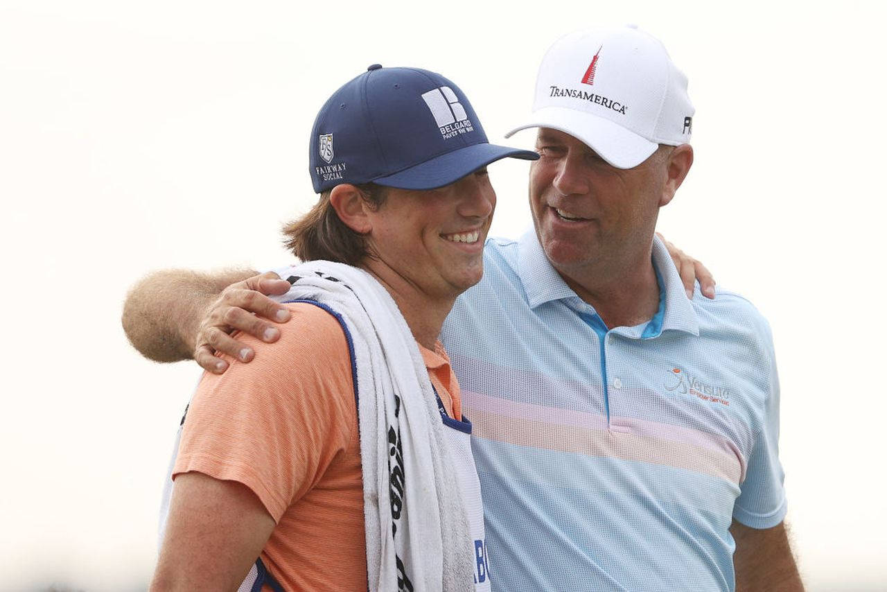 Stewart Cink Side Hug With Son Wallpaper