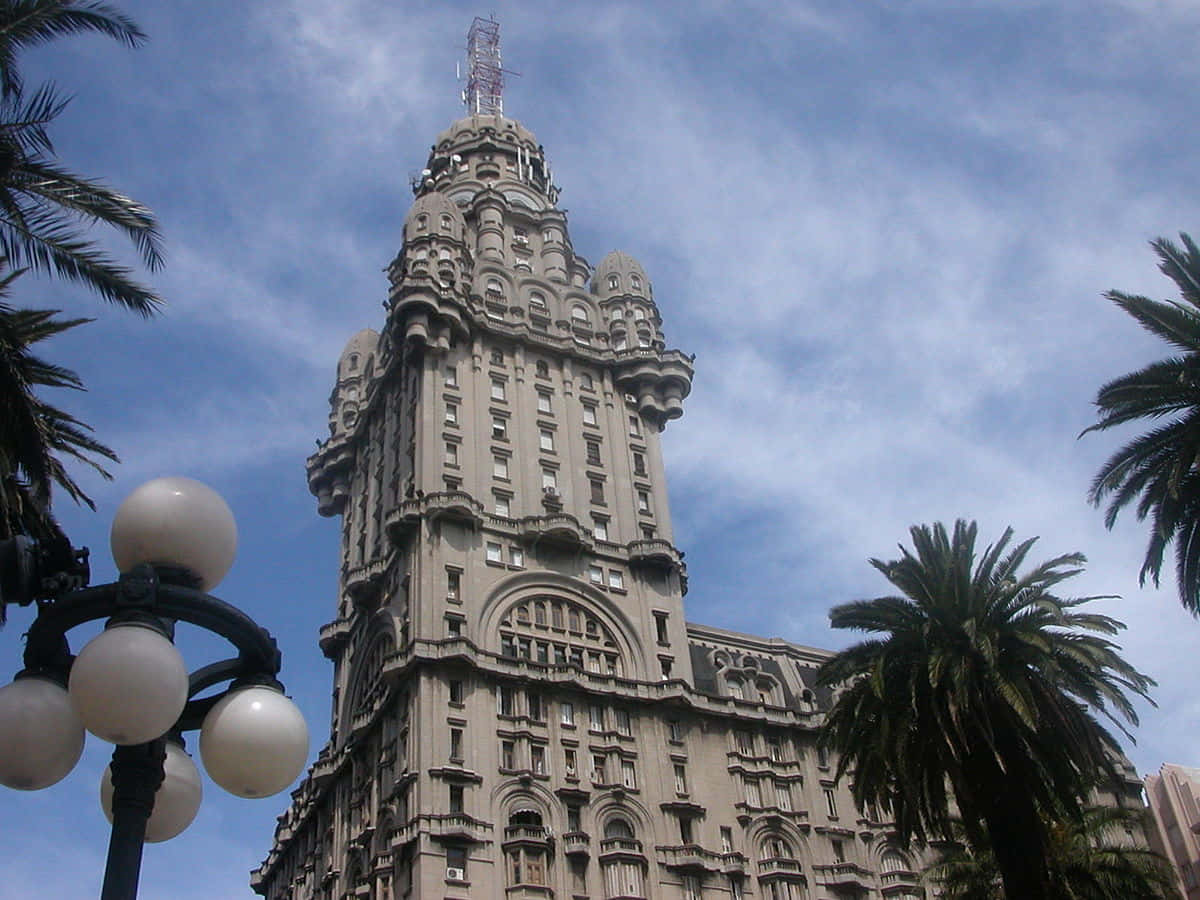 Street Light At Palacio Salvo Wallpaper