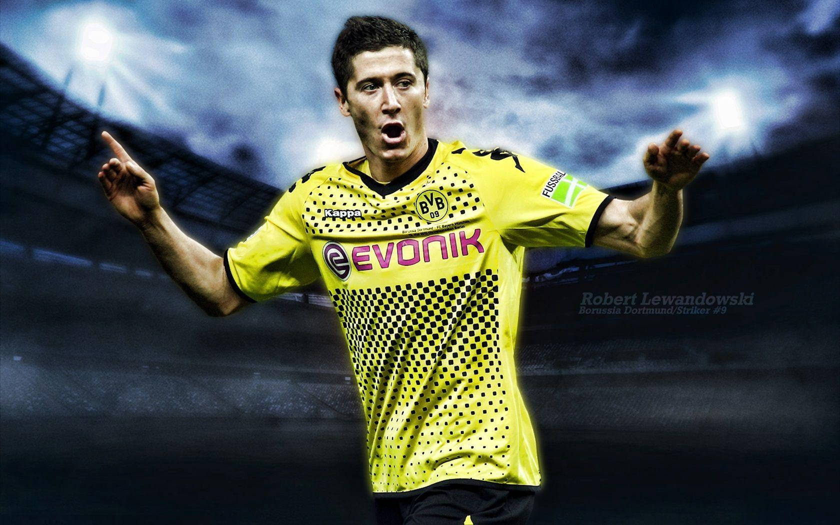 Striker Robert Lewandowski Yellow Jersey Wallpaper