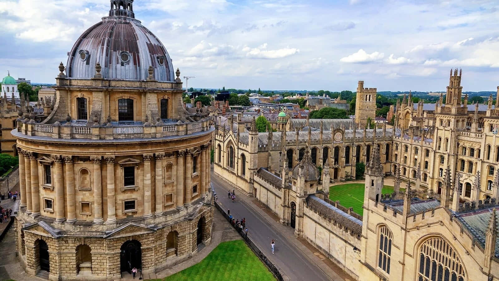 Stunning Aerial View Of The Oxford Cityscape Wallpaper