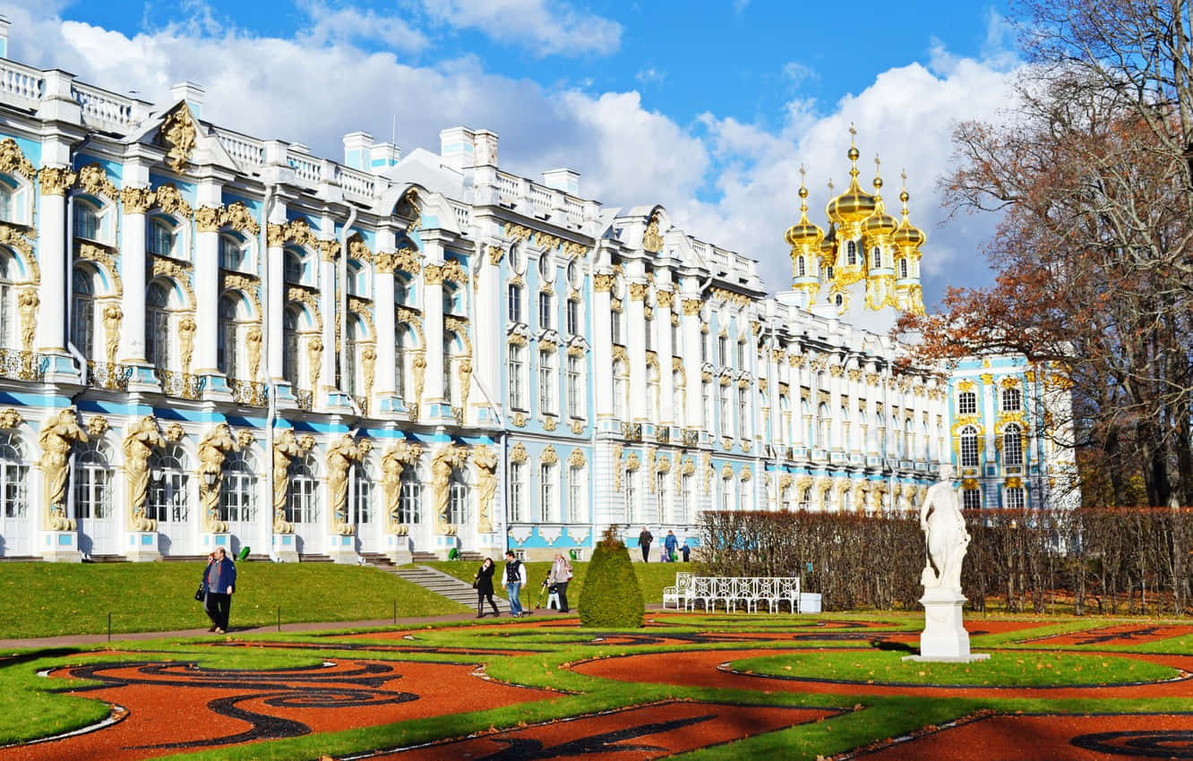 Stunning Architecture Of Catherine Palace With Its Immaculate Garden Wallpaper