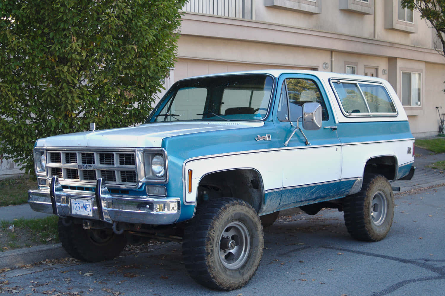 Stunning Gmc Jimmy In Off-road Adventure Wallpaper