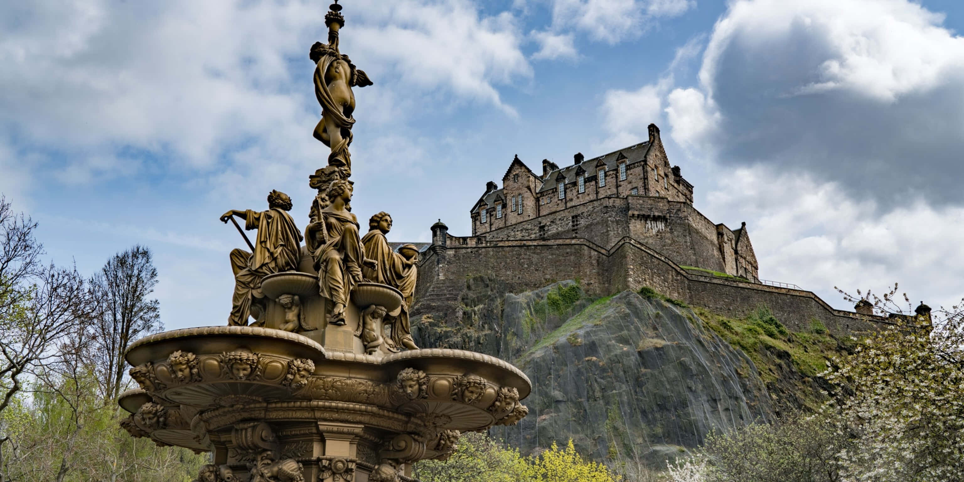 Stunning Historical Landmarks Of Edinburgh Wallpaper