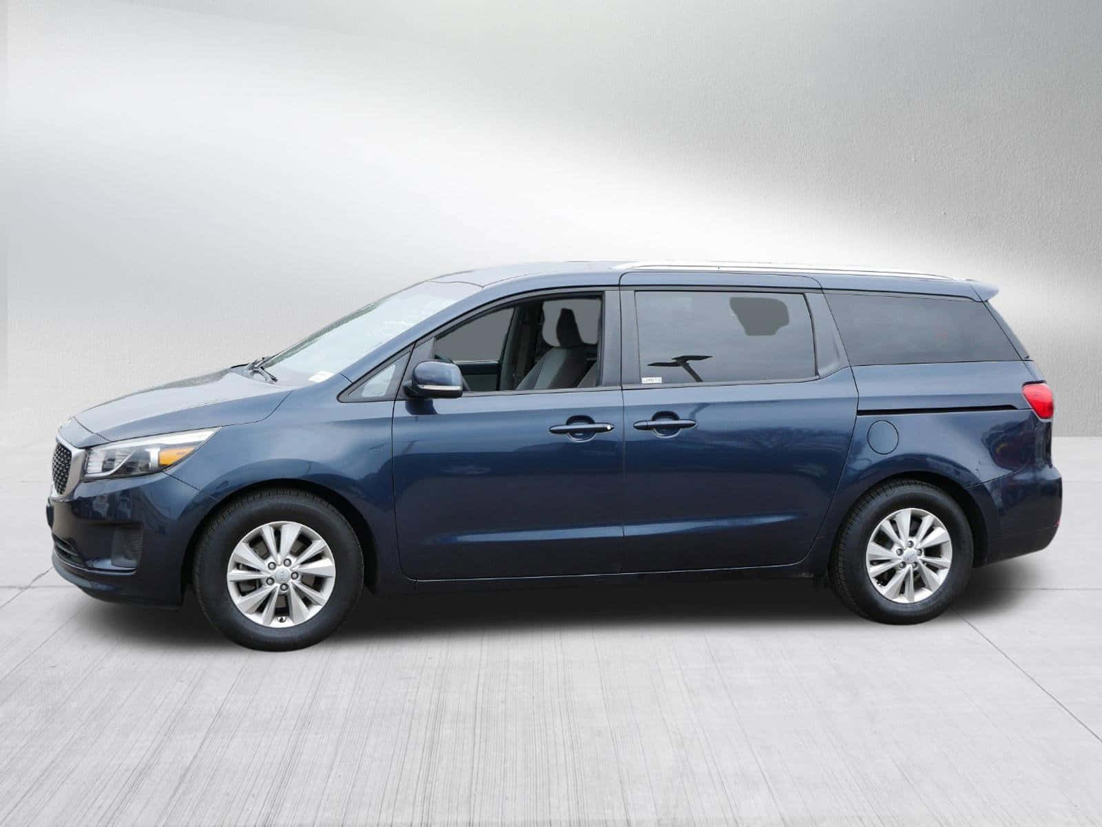 Stunning Kia Sedona On A Scenic Journey Wallpaper