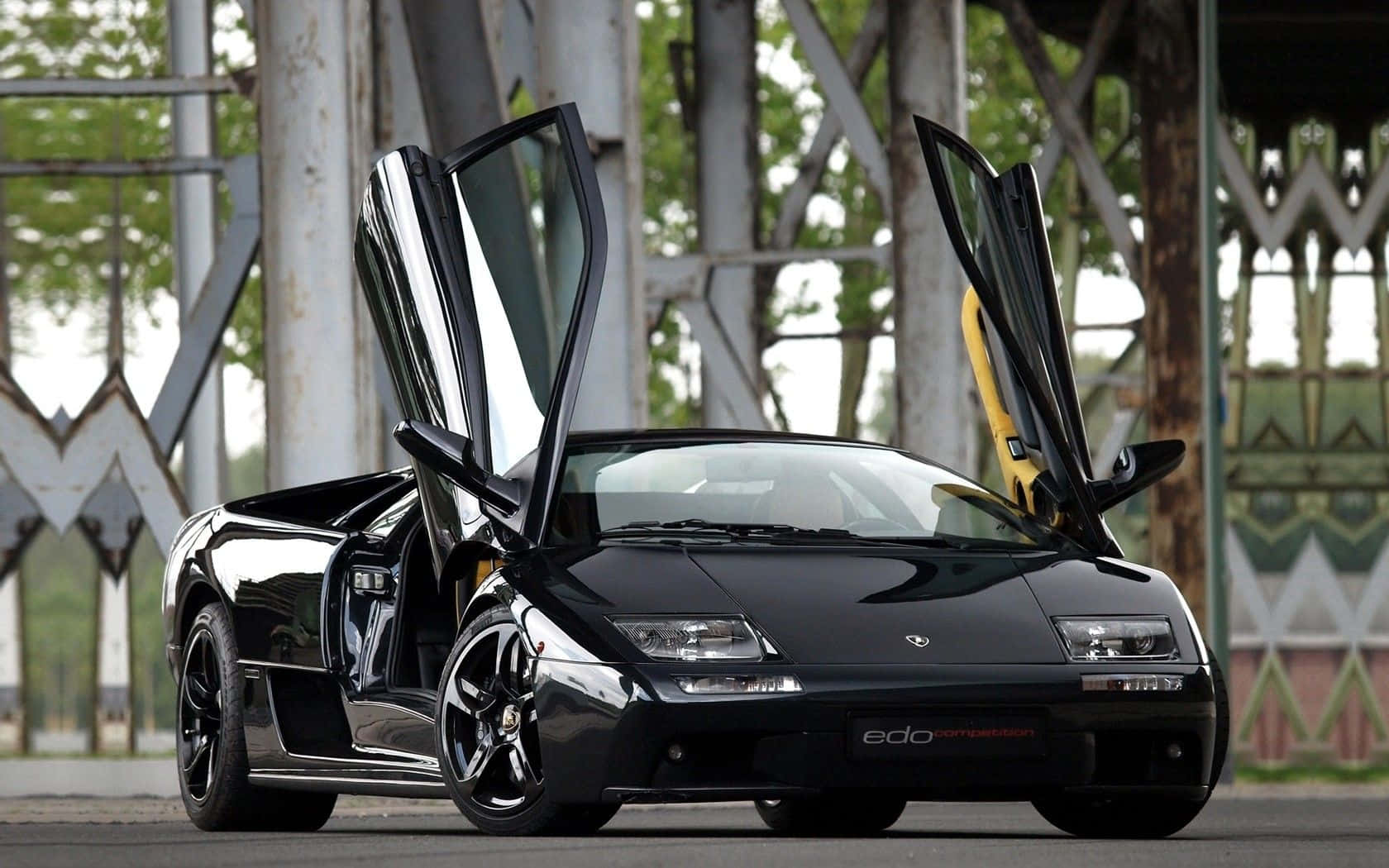 Stunning Lamborghini Diablo In Action Wallpaper