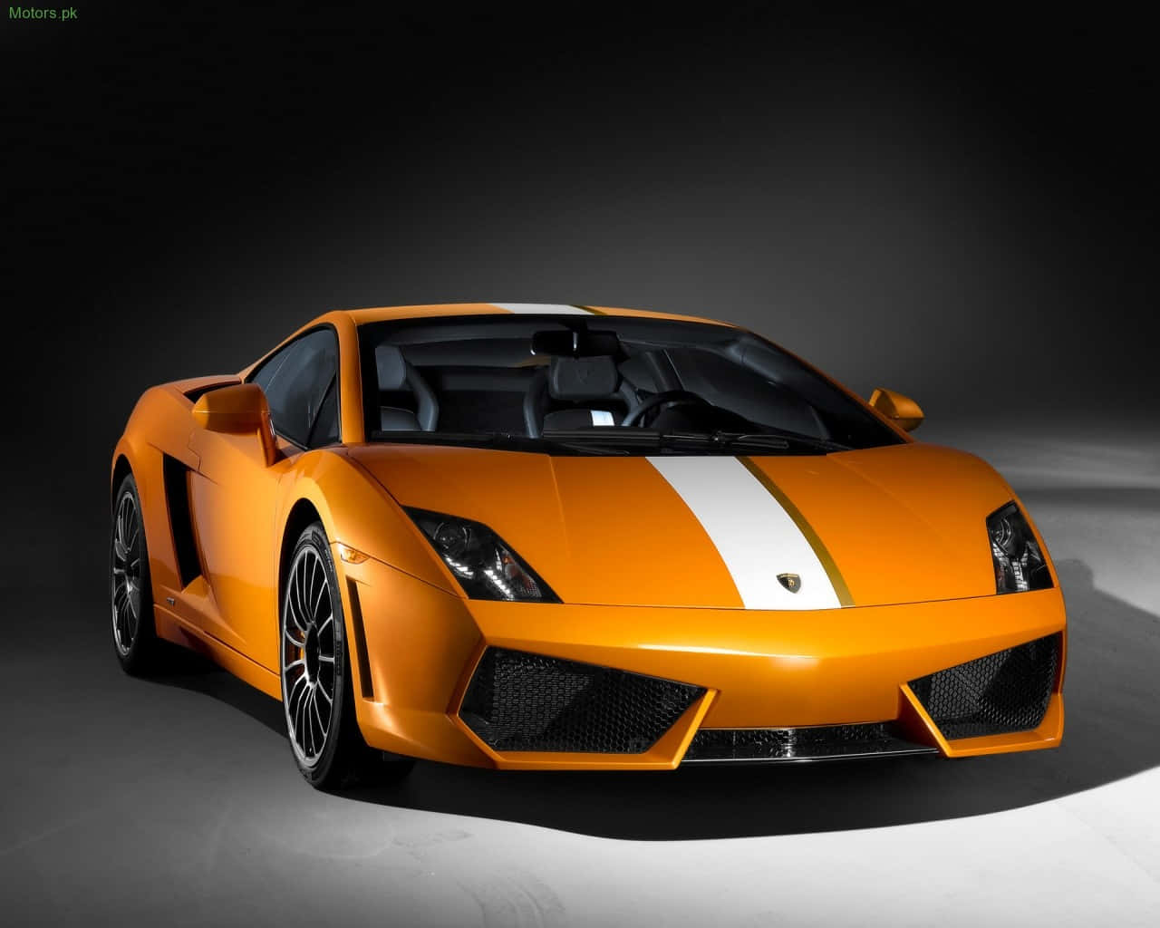 Stunning Lamborghini Gallardo On The Road Wallpaper