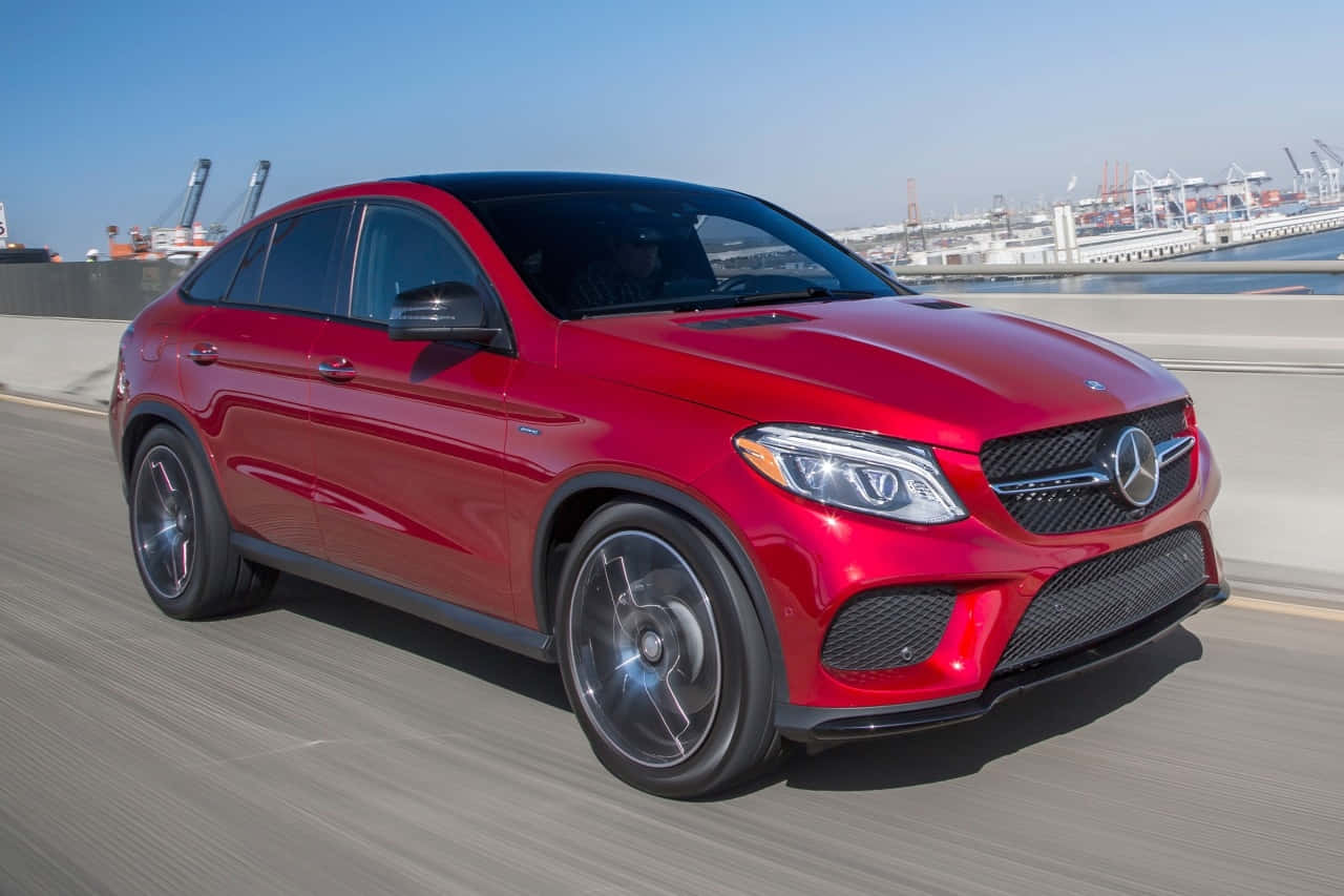 Stunning Mercedes Benz Gle-class In Action Wallpaper