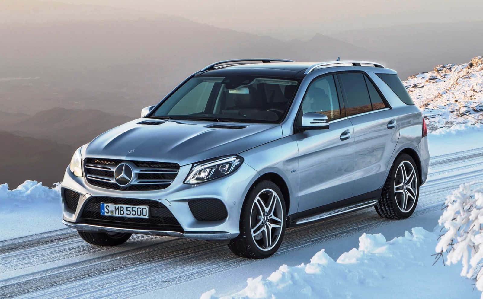 Stunning Mercedes-benz Gle-class In Motion Wallpaper