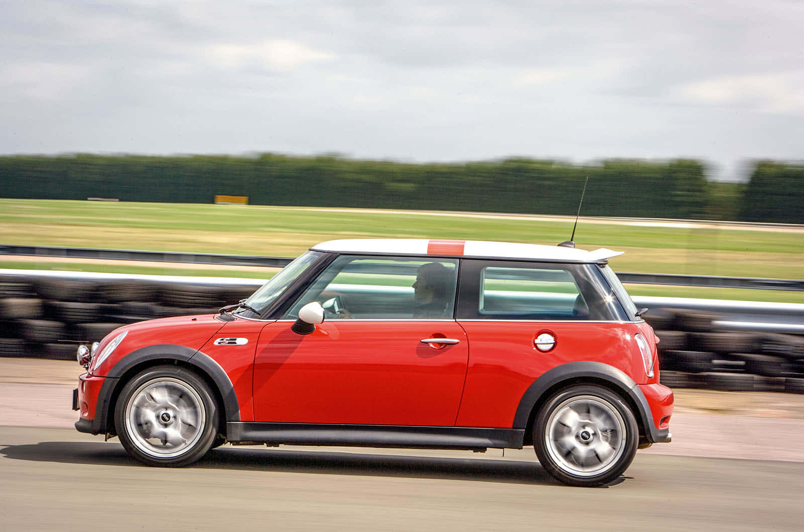 Stunning Mini Cooper S In Red Wallpaper