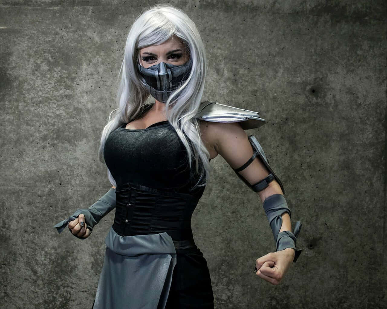 Stunning Mortal Kombat Cosplay Showdown Wallpaper