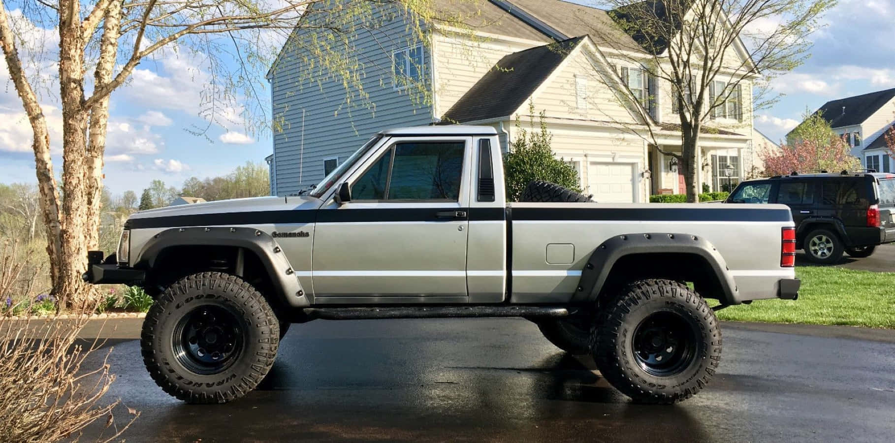 Stunning Off-road Adventure With The Jeep Comanche Wallpaper