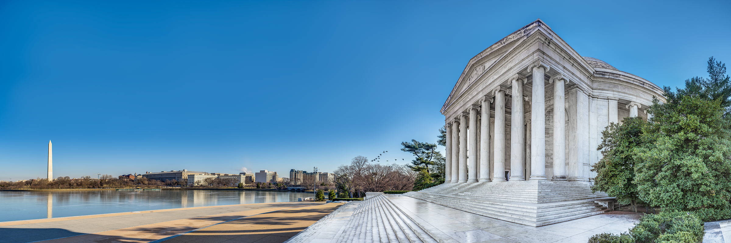 Stunning Panoramic View Of The Jefferson Memorial Wallpaper