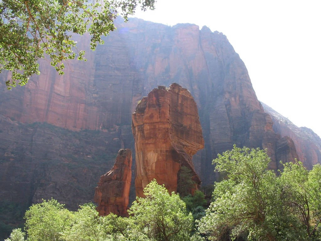 Stunning Rock Formation In Zion National Park Wallpaper