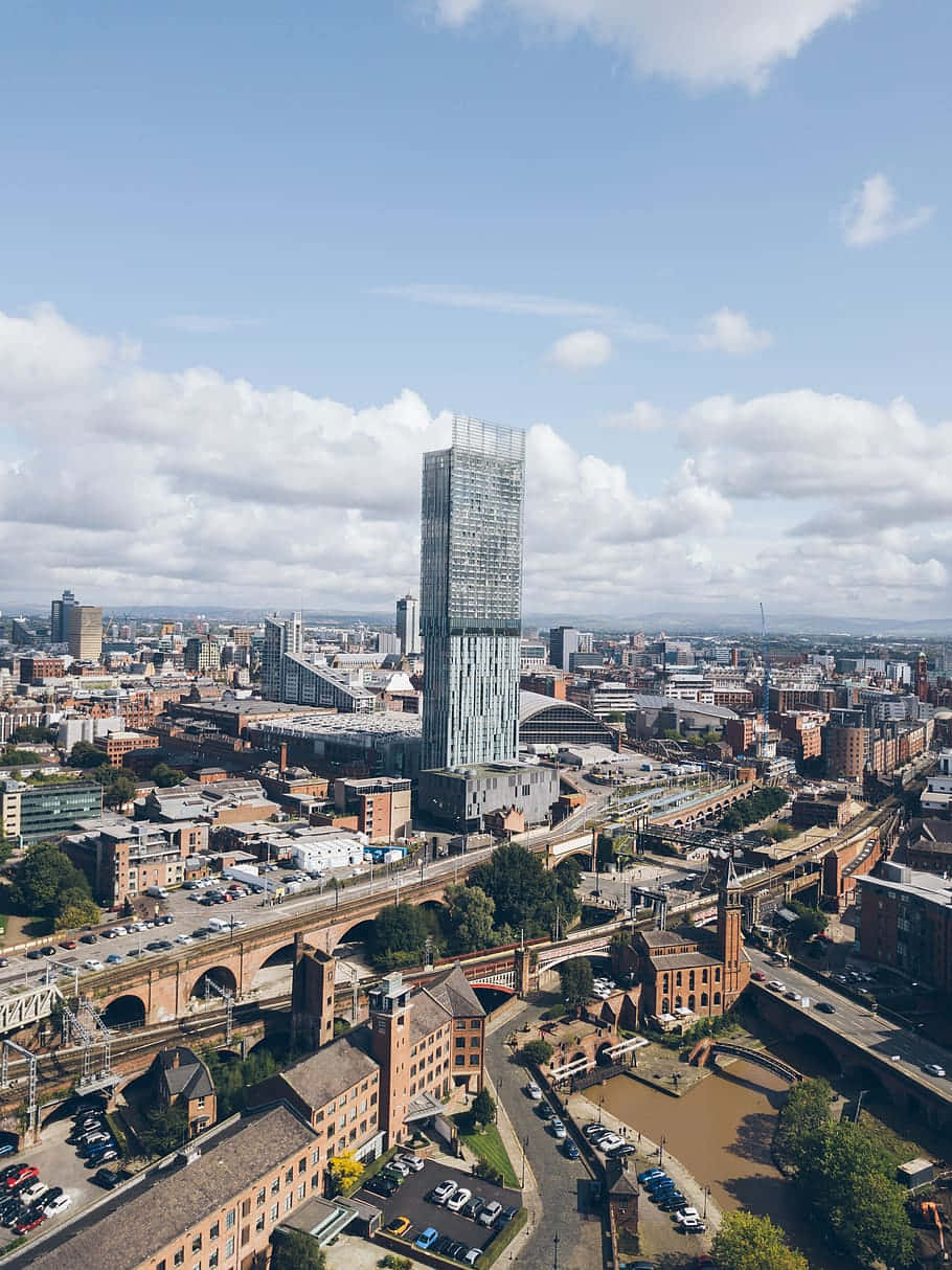 Stunning Sunset Over Manchester City Skyline Wallpaper