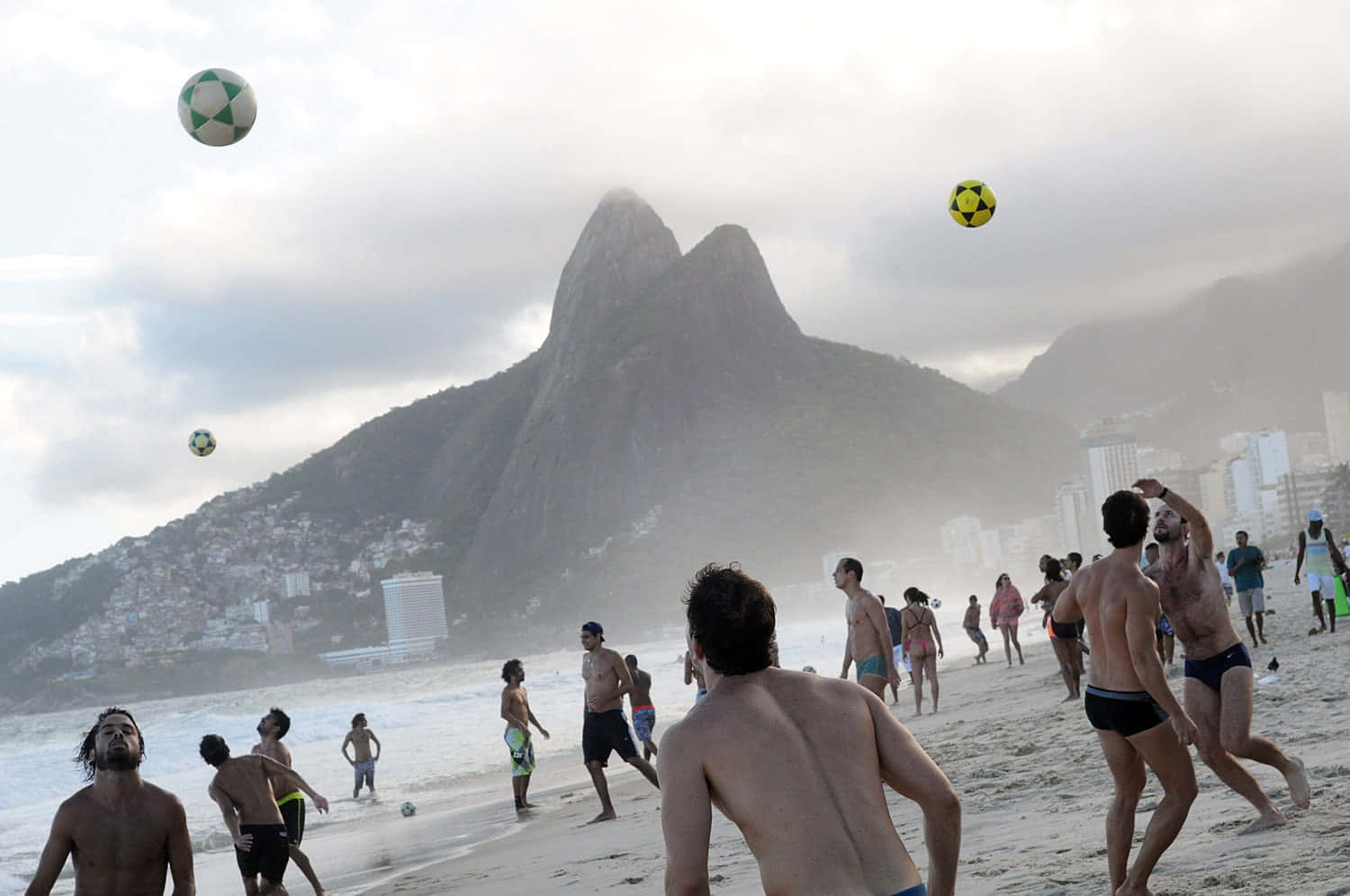 Stunning View Of Brazilian Beach With Golden Sands And Picturesque Blue Waters Wallpaper