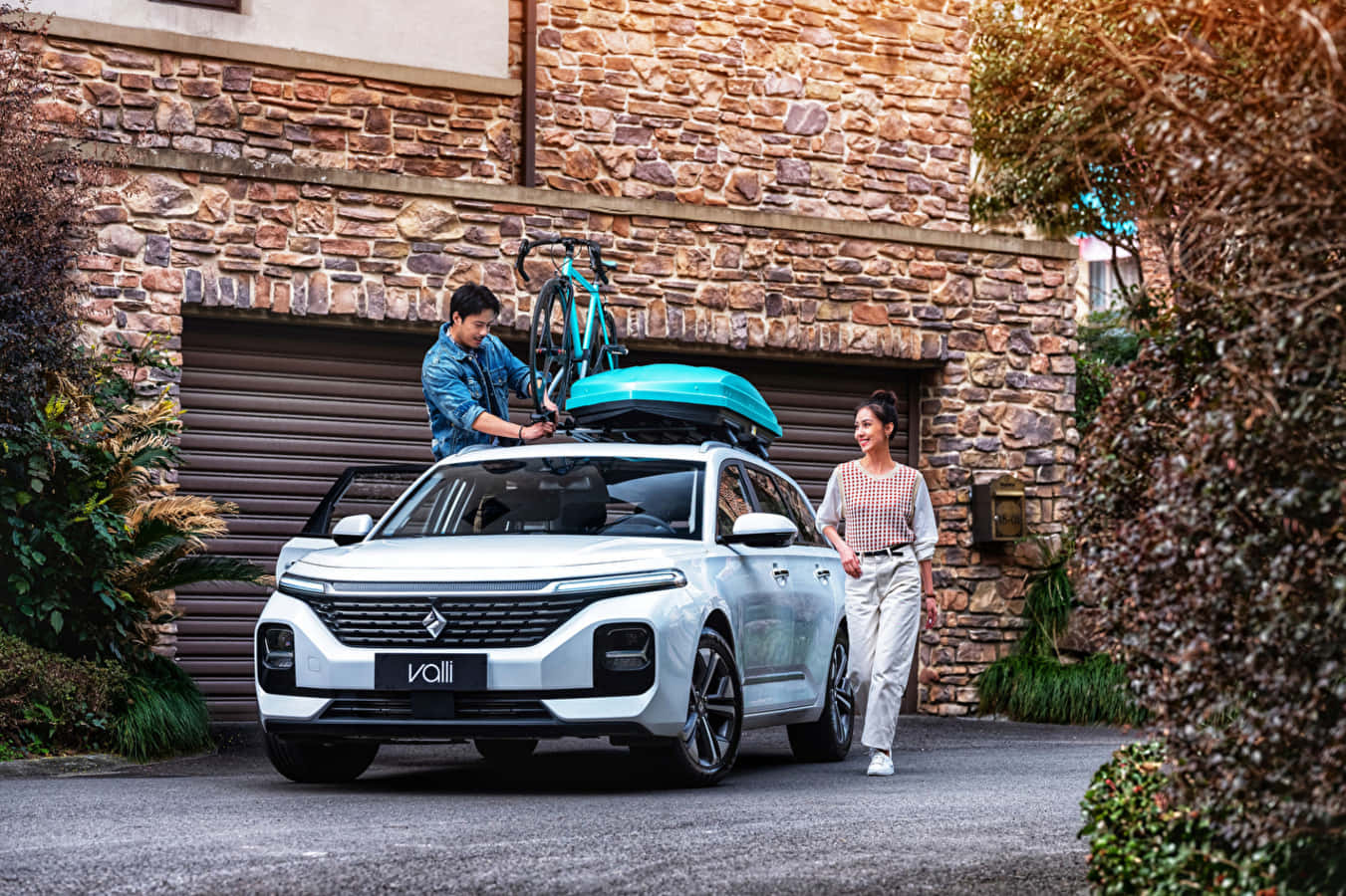 Stylish Baojun Vehicle Parked Outdoors In Front Of A Modern Building Wallpaper