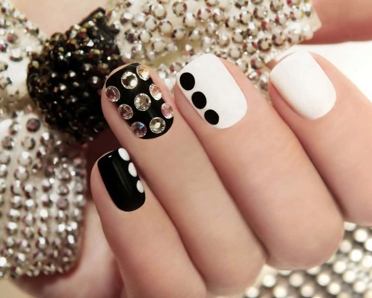 Stylish & Cute Nail Art Design Inspiration Wallpaper