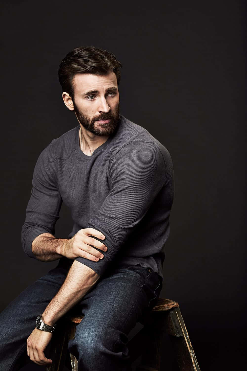 Suave Actor Chris Evans [wallpaper] Wallpaper