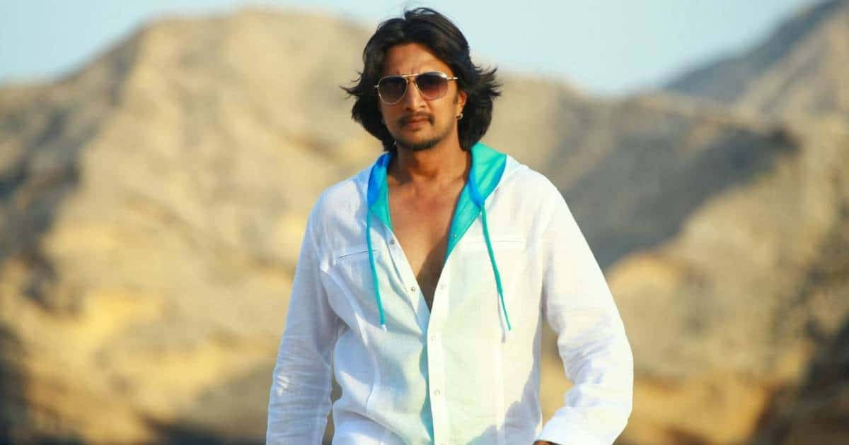 Sudeep Walking Down The Field Wallpaper