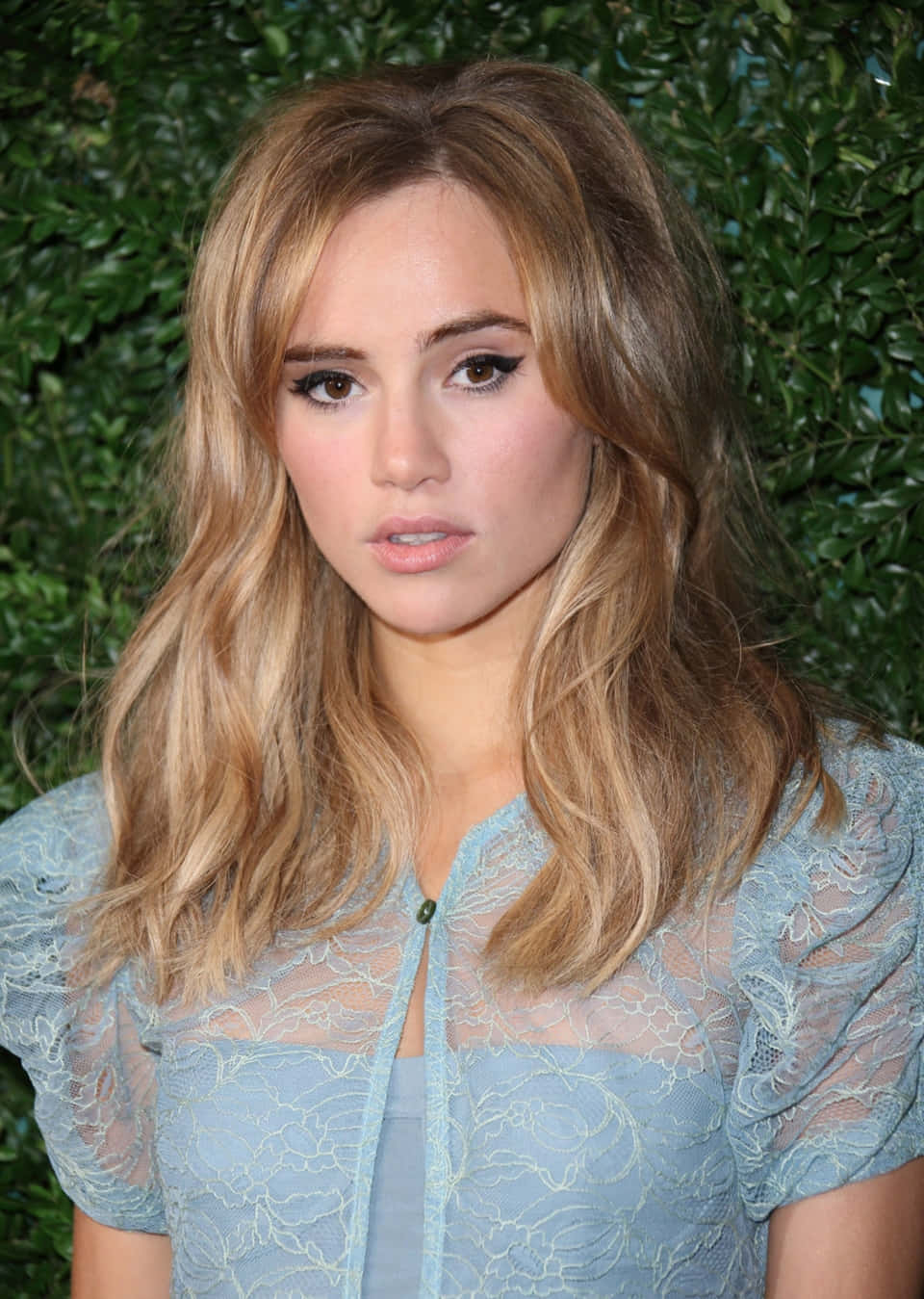 Suki Waterhouse Blue Lace Dress Wallpaper