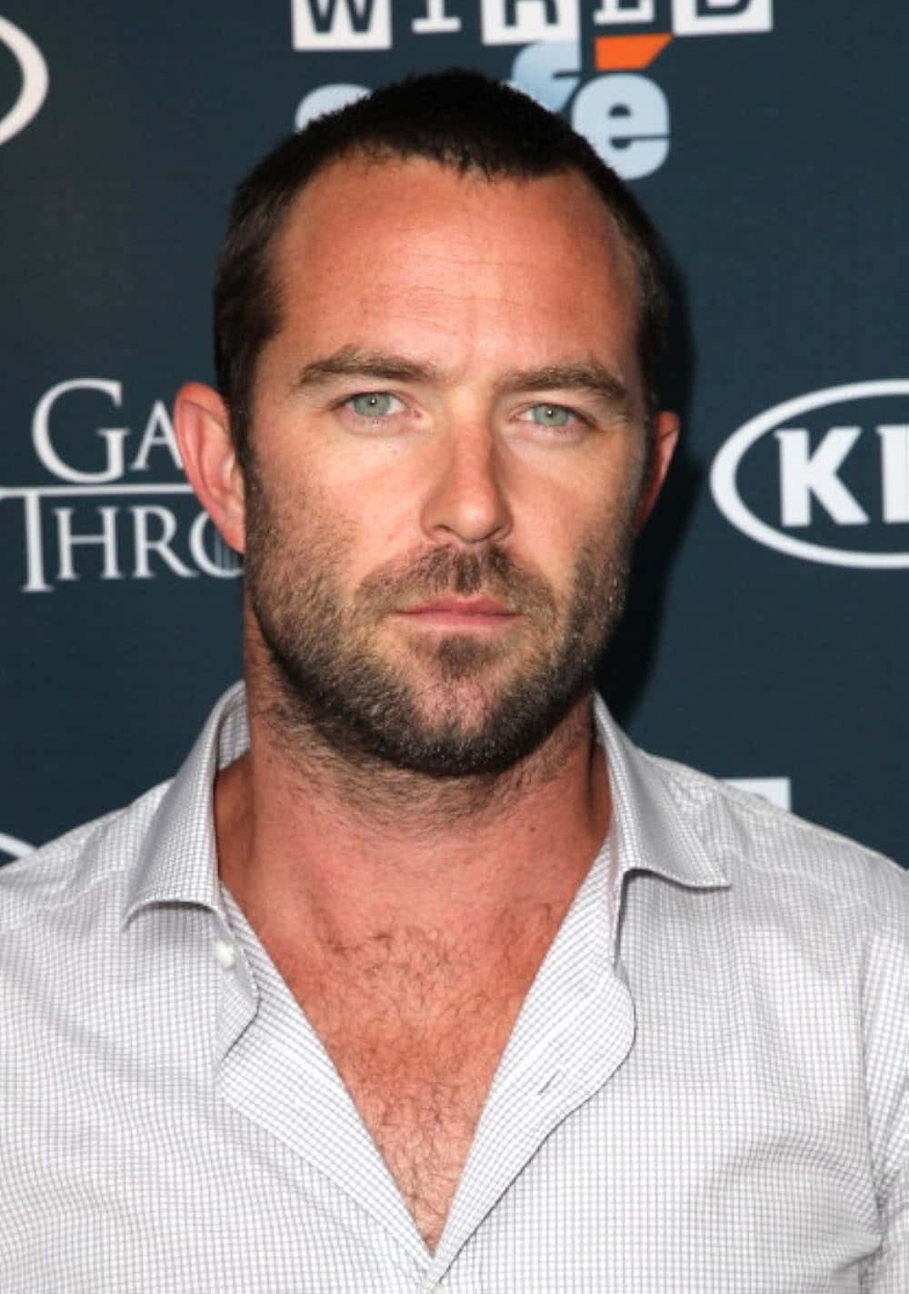 Sullivan Stapleton Event Appearance Wallpaper