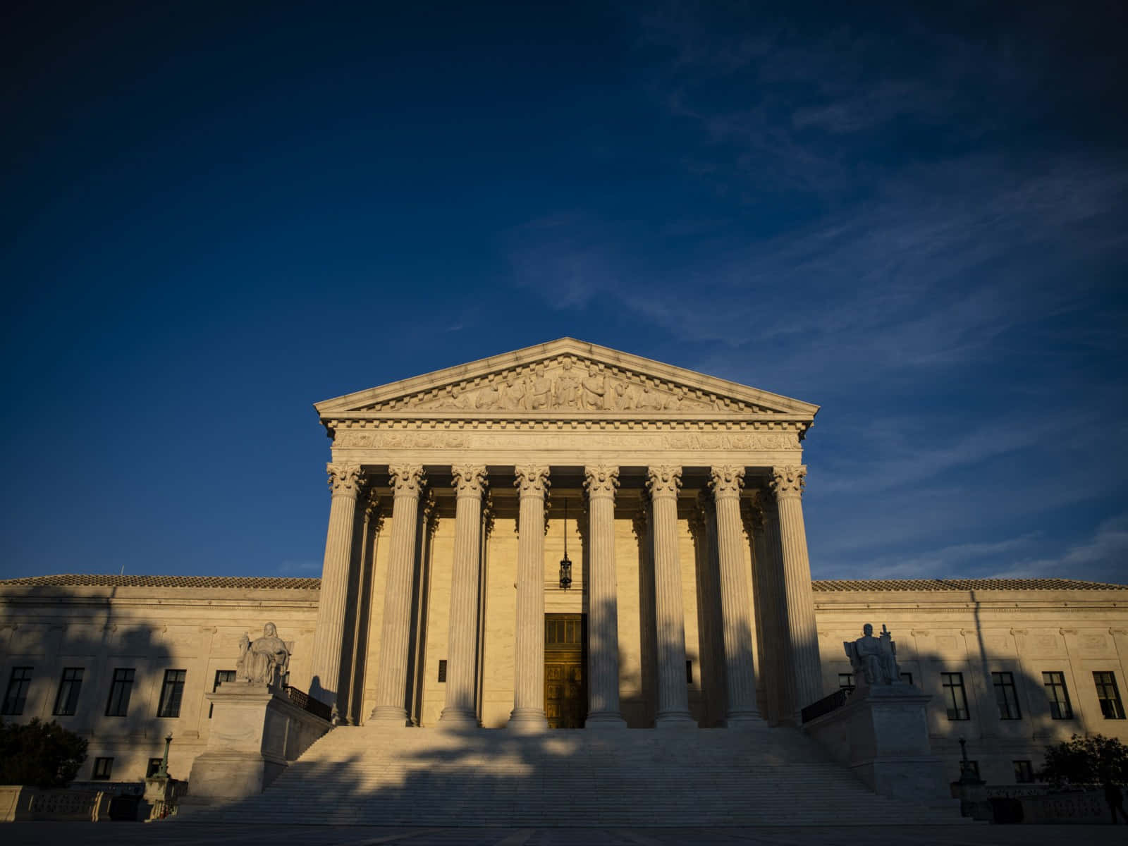 Sunshine On Supreme Court Building Wallpaper